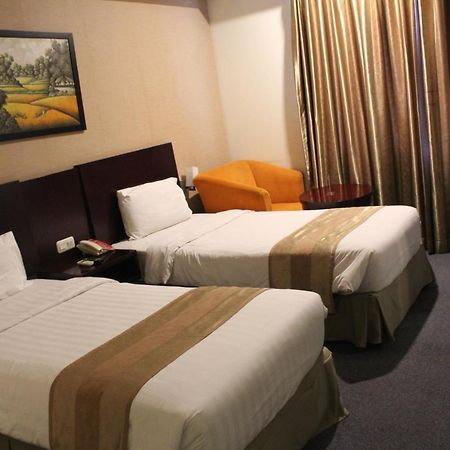 Asialink Premier Karawang Extérieur photo