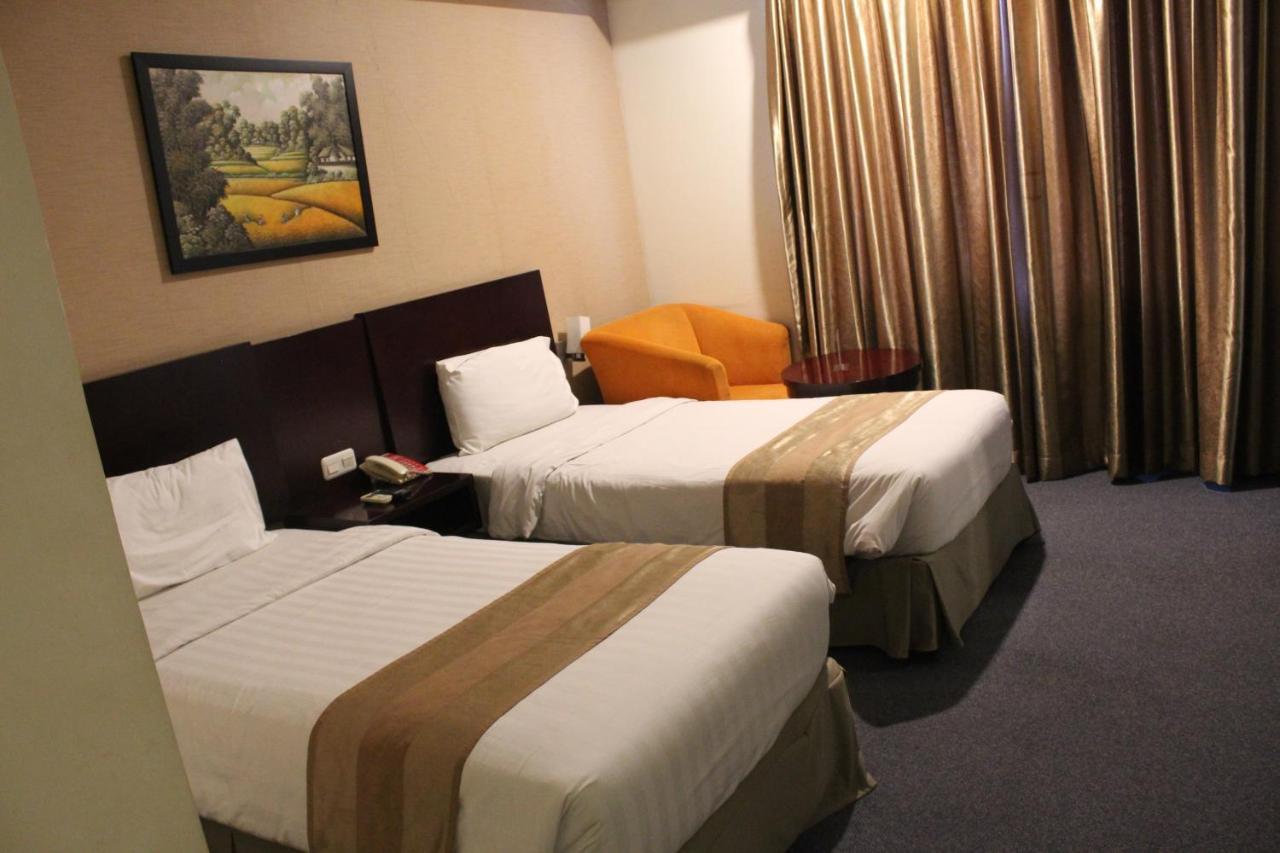 Asialink Premier Karawang Extérieur photo
