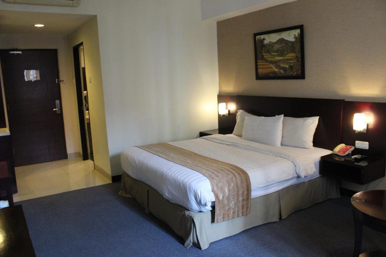 Asialink Premier Karawang Extérieur photo