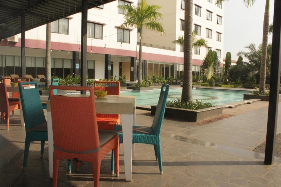 Asialink Premier Karawang Extérieur photo