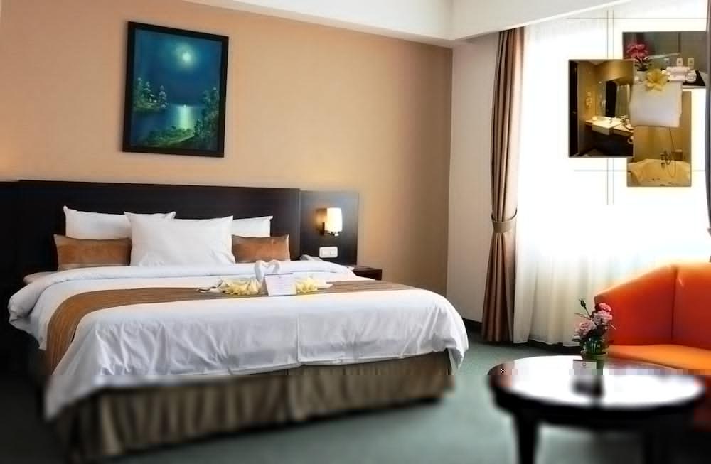 Asialink Premier Karawang Extérieur photo
