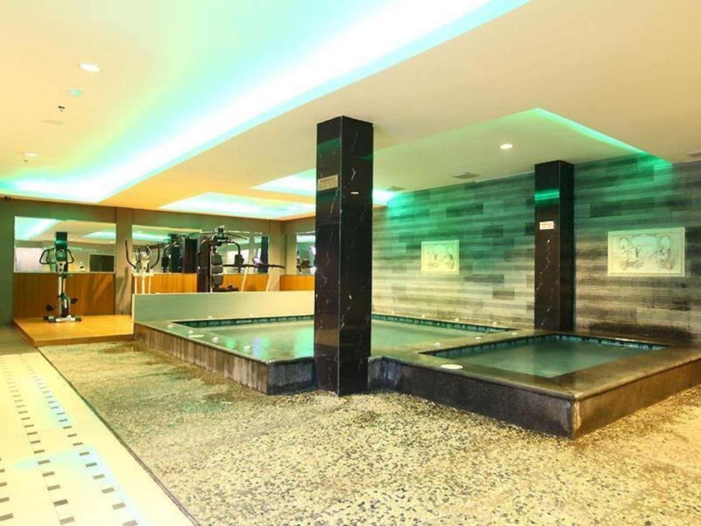 Asialink Premier Karawang Extérieur photo