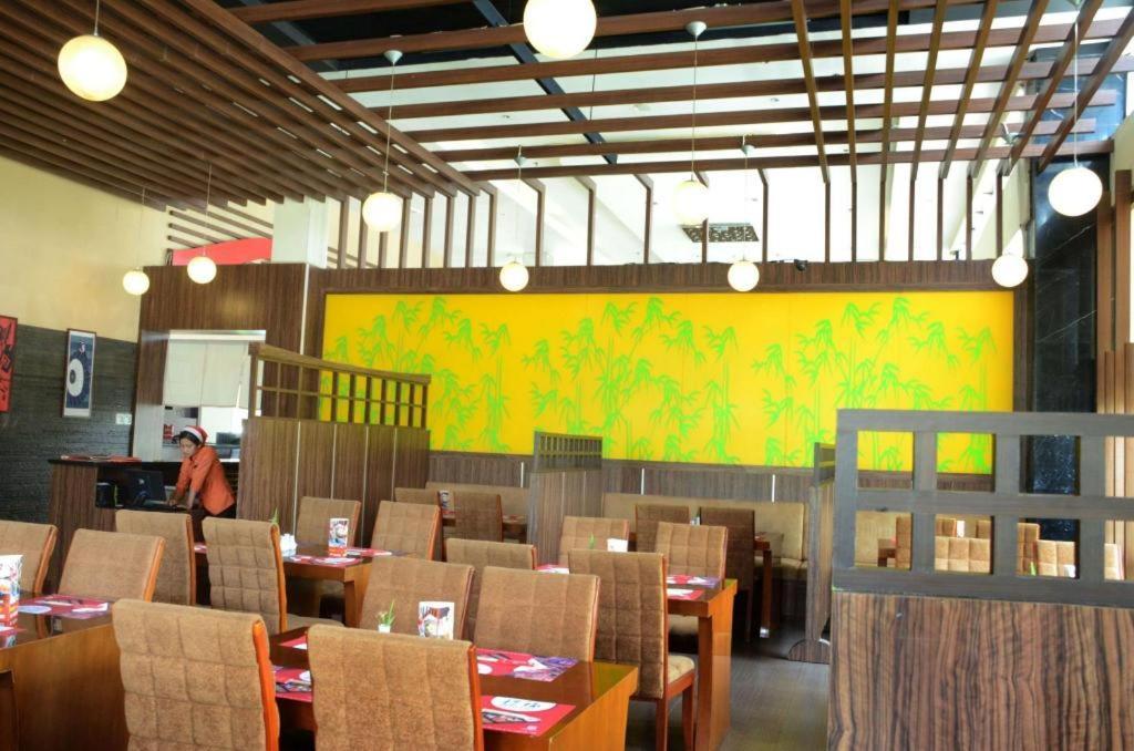 Asialink Premier Karawang Extérieur photo
