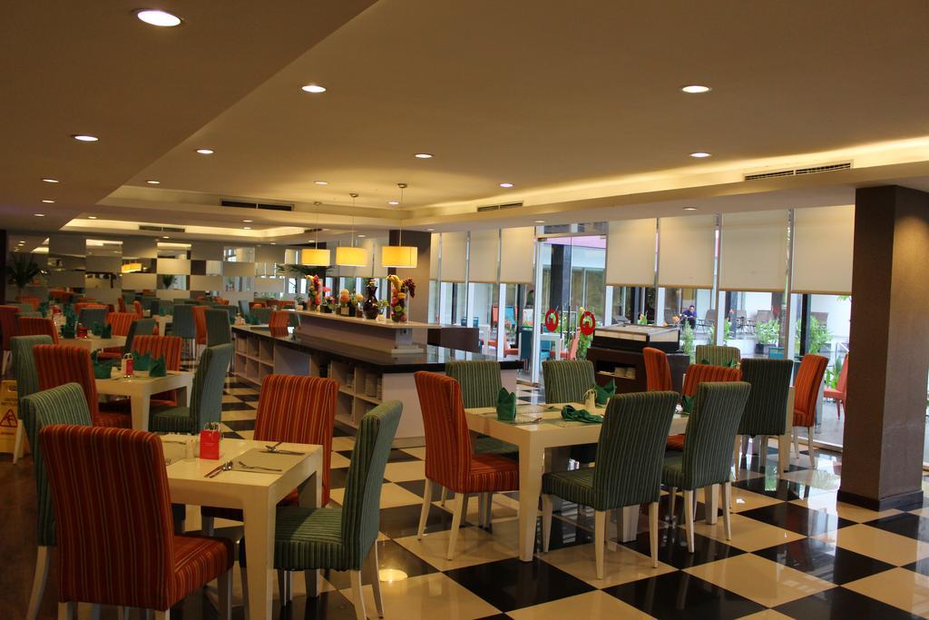Asialink Premier Karawang Extérieur photo