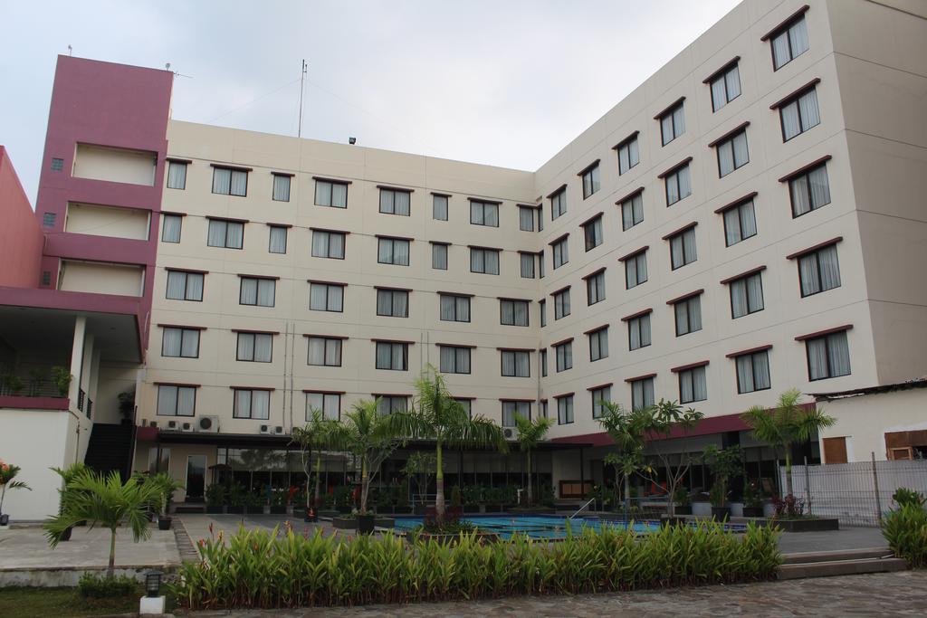 Asialink Premier Karawang Extérieur photo